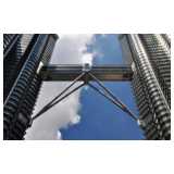 Petronas Towers, César Pelli & Associates Architects, Kuala Lumpur, malaysia, Skybridge, Brücke, Hochhaus, High-Rise, Zwillingstürme, Twin Towers, Skybridge, rostfreie Stahlfassade