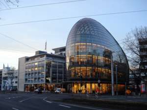 Peek & Cloppenburg, Renzo Piano, Köln, Deutschland, zweifach gekrümmte glasfassade