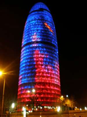 Torre Agbar, Jean Nouvel, Barcelona, Spanien, Bunte Fassade,Lichtarchitektur,Nacht