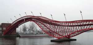 rote Brücke Amsterdam, Unbekannt, Amsterdam, Niederlande, Brücke,Stahl,rot,geschwungen,expressiv