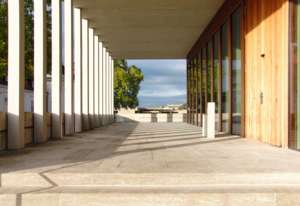 Literaturmuseum der Moderne, David Chipperfield Architects, Marbach am Neckar, Deutschland, Westfassade,Eingang,Kolonnade