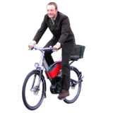 Mann im Anzug auf Fahrrad