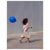 Kind mit Ballon, freigestellt